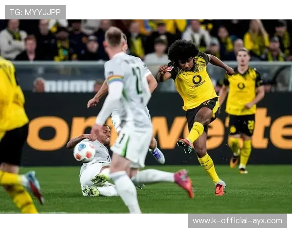 多特增加无球跑动，阿德耶米的直插跑位极具威胁